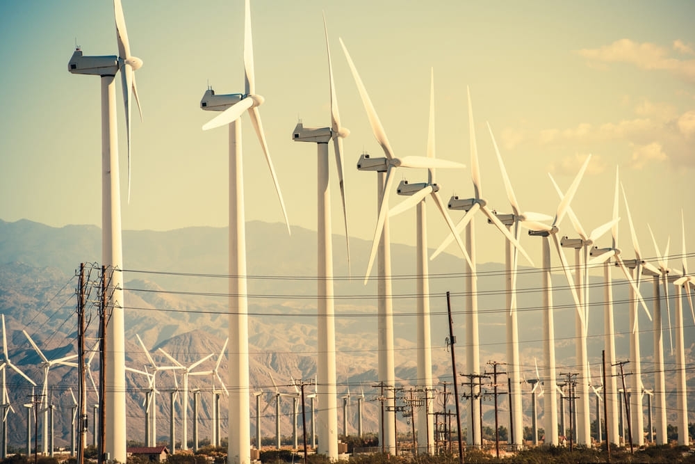 hélices eólicas gerando energia renovável