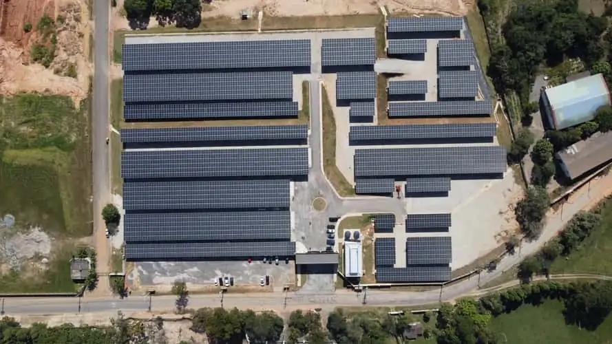 imagem área do maior estacionamento solar do Brasil, Viridian Ecoenergia, Sorocaba, São Paulo