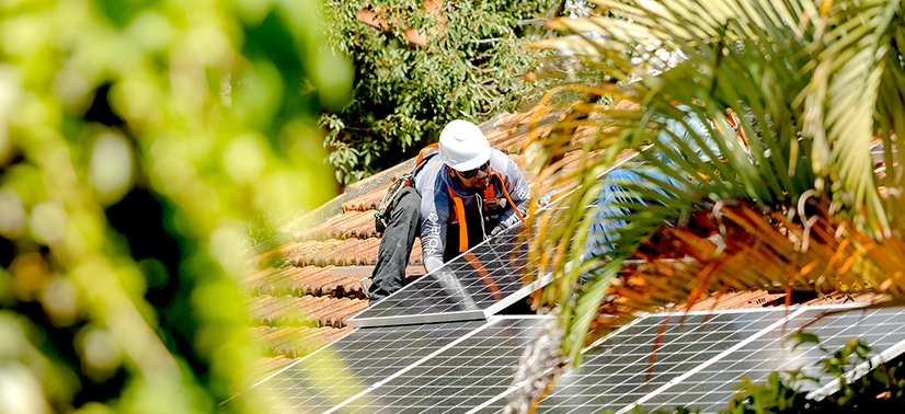 residência com um kit completo de energia solar fotovoltaica on grid