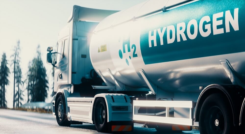 caminhão com um tanque transportando hidrogênio