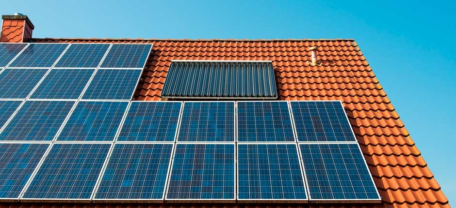 placas de energia solar instaladas em uma residência antes do projeto de lei 14.300