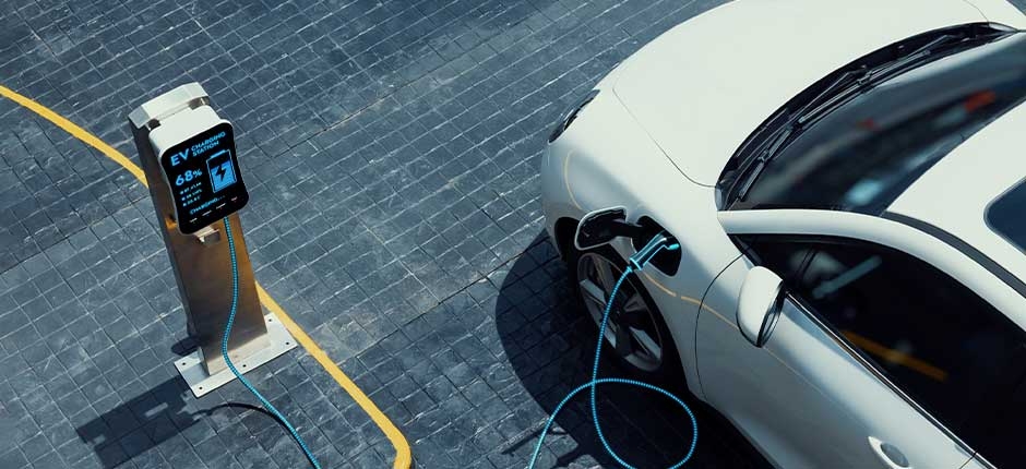 ACOES-DO-GOVERNO-TRUMP-DEVEM-ENCARECER-CARROS-ELETRICOS-NOS-EUA