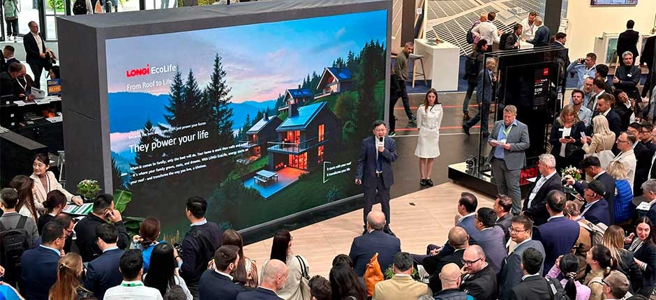 PUBLICO ASSISTE APRESENTAÇÃO DO LANÇAMENTO DO PAINEL DA LONGI NA INTERSOLAR EUROPE
