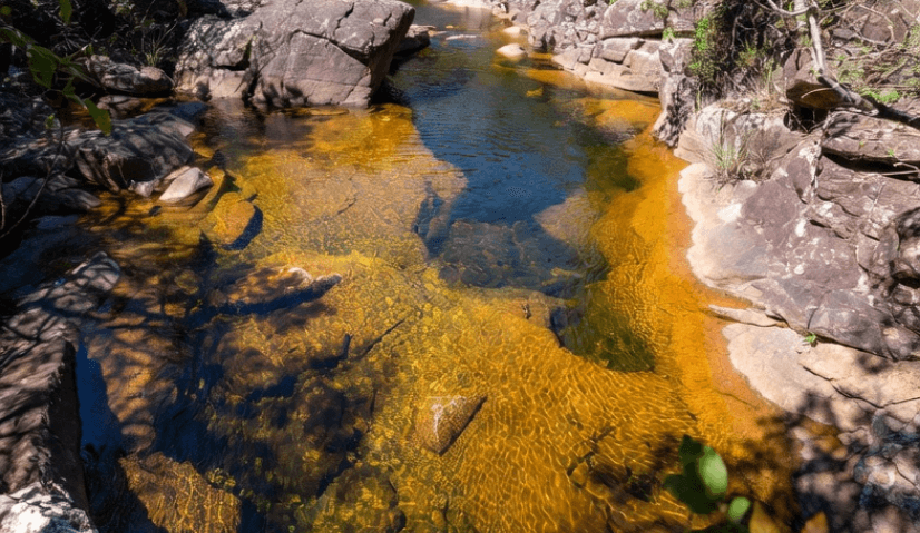 ÁGUA POTÁVEL VALE OURO: COMO LIMPAR MÓDULOS FOTOVOLTAICOS COM SUSTENTABILIDADE