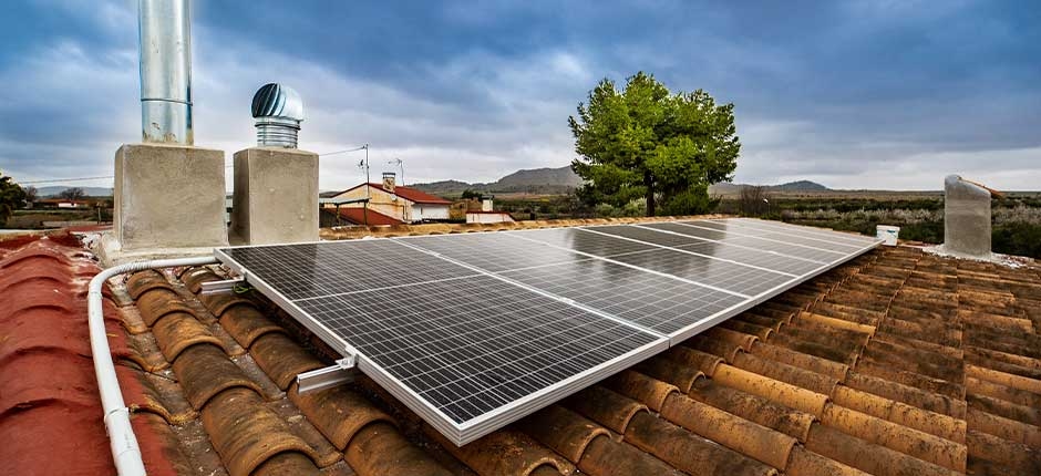 GERAÇÃO DE ENERGIA SOLAR CRESCE COM REDUÇÃO DE CUSTOS E MAIS EFICIÊNCIA