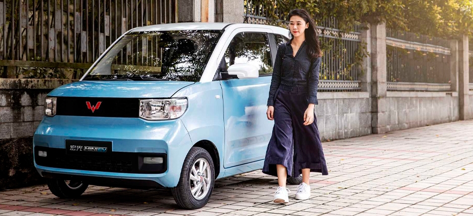 MINI CARRO ELÉTRICO CHINÊS É O MAIS VENDIDO NO MUNDO NA CATEGORIA