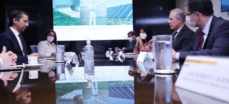 POPULAÇÃO BRASILEIRA SERÁ INCENTIVADA A REDUZIR O CONSUMO DE ENERGIA ELÉTRICA