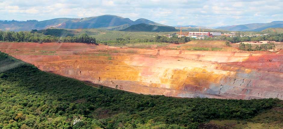 MICRORREDES SOLARES SÃO DECISIVAS PARA A DESCARBONIZAÇÃO DE INDÚSTRIAS PESADAS NO BRASIL