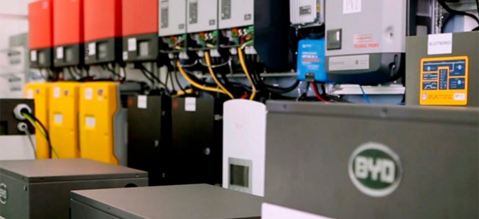 OWENS ILLINOIS USA EMPILHADEIRAS MOVIDA A BATERIA DE LÍTIO DA BYD