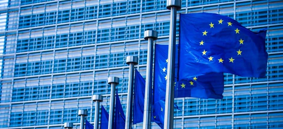 MUNDO ACELERA OS INVESTIMENTOS EM FONTES RENOVÁVEIS. E O BRASIL?