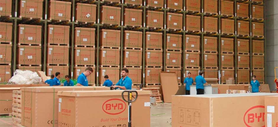 BYD PARALISA A PRODUÇÃO DE MODELOS DE PAINÉIS FOTOVOLTAICOS NO BRASIL