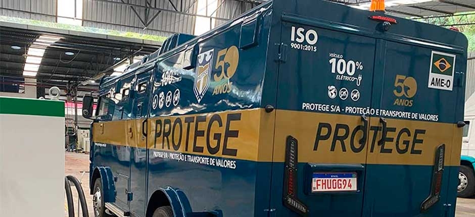 COM TECNOLOGIA DA WEG, BRASIL TEM O PRIMEIRO CARRO-FORTE 100% ELÉTRICO