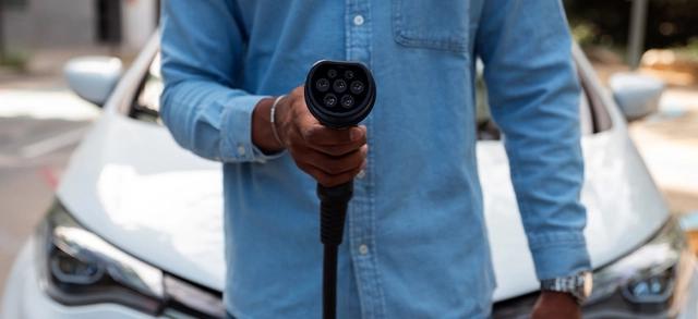 recarga-de-carro-eletrico