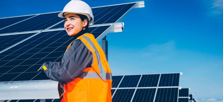 ENERGIA-SOLAR-E-A-FONTE-RENOVAVEL-QUE-MAIS-EMPREGA-MULHERES-NO-MUNDO