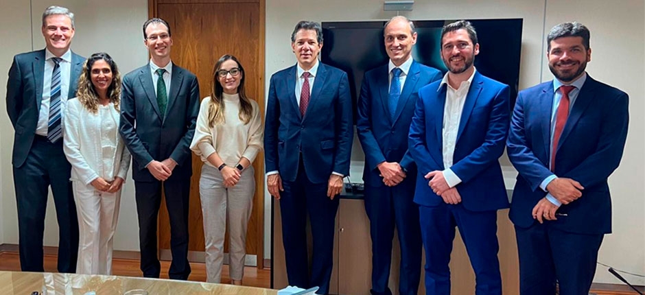 ABSOLAR DEBATE SOBRE PAPEL DA FONTE SOLAR NA TRANSIÇÃO ENERGÉTICA EM ENCONTRO COM MINISTRO