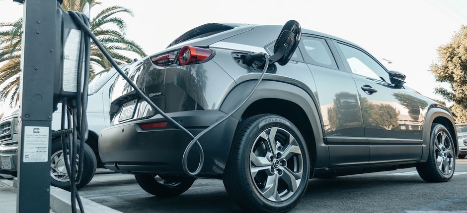 VENDA DE CARROS ELÉTRICOS PODE CHEGAR A 80 MIL NO BRASIL EM 2023, DIZ ABVE