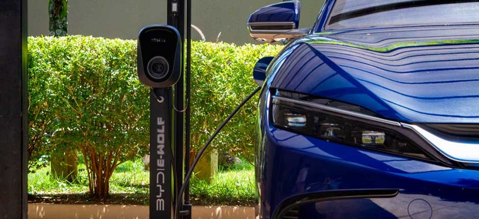 BYD ANUNCIA PARCERIA COM E-WOLF PARA AMPLIAR OFERTA DE CARREGADORES ELÉTRICOS NO BRASIL