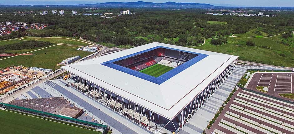 TIME-DE-FUTEBOL-ALEMAO-IMPLEMENTARA-USINA-SOLAR-DE-2.4-MW-NA-COBERTURA-DE-ESTADIO