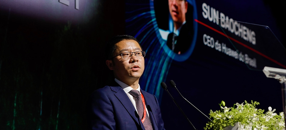 HUAWEI-E-RIO-ALTO-FIRMAM-ACORDO-EM-PROJETO-FOTOVOLTAICO-DE-1-4-GW