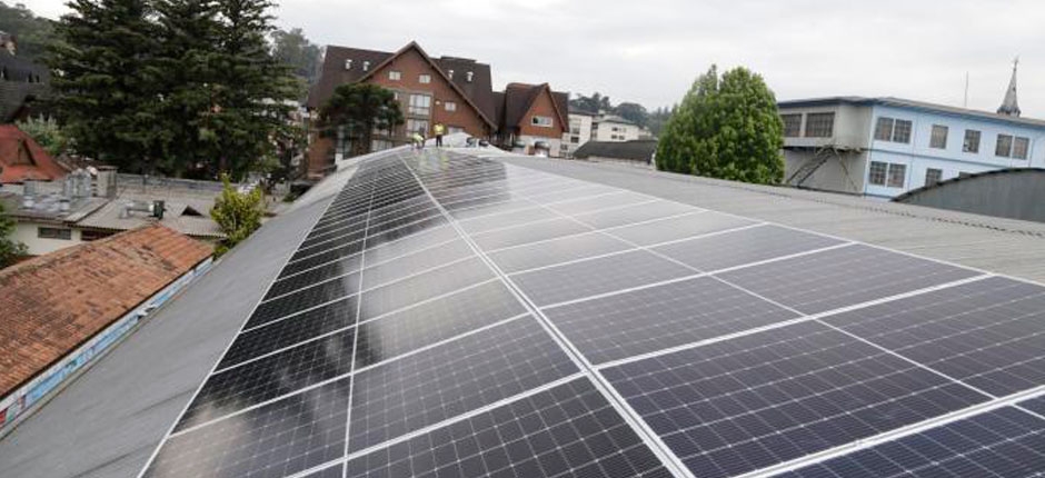 CÂMARA DE VEREADORES DE GRAMADO REGISTRA ECONOMIA DE R$ 9 MIL APÓS DOIS MESES DE INSTALAÇÃO DE ENERGIA SOLAR