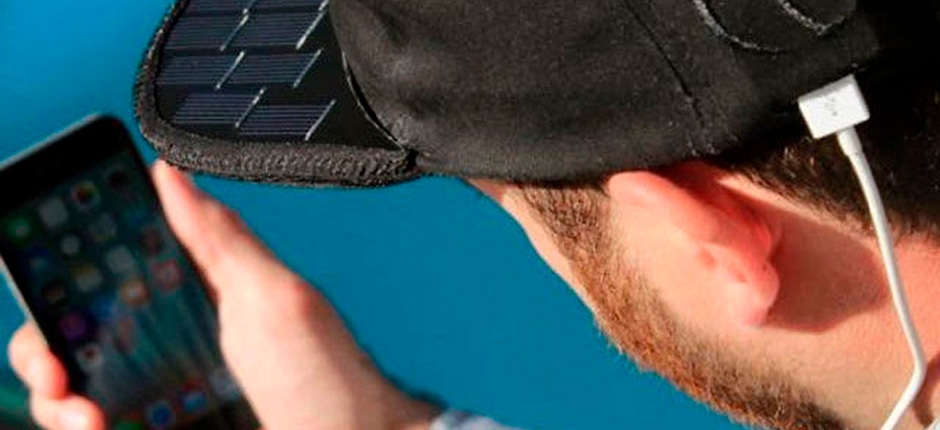 BONÉ PROMETE CARREGAR DISPOSITIVOS COM O USO DE ENERGIA SOLAR