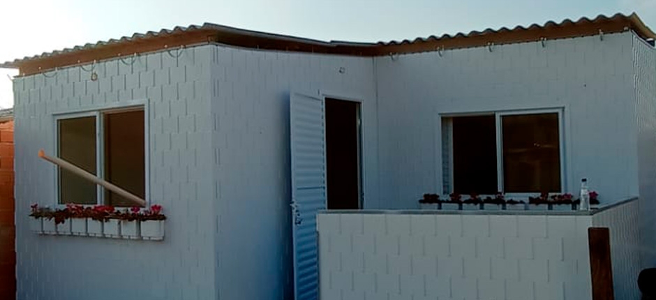 ONG-DESENVOLVE-CASA-SUSTENTAVEL-COM-ENERGIA-SOLAR-E-MATERIAL-RECICLAVEL