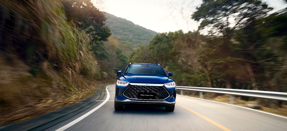 BYD LANÇA NO BRASIL CARRO HÍBRIDO COM ALCANCE DE 1.200 KM DE AUTONOMIA