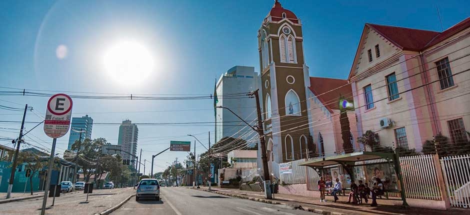 FOZ-DO-IGUACU-PR-PROMOVE-UTILIZACAO-DE-ENERGIA-SOLAR-EM-PREDIOS-PUBLICOS