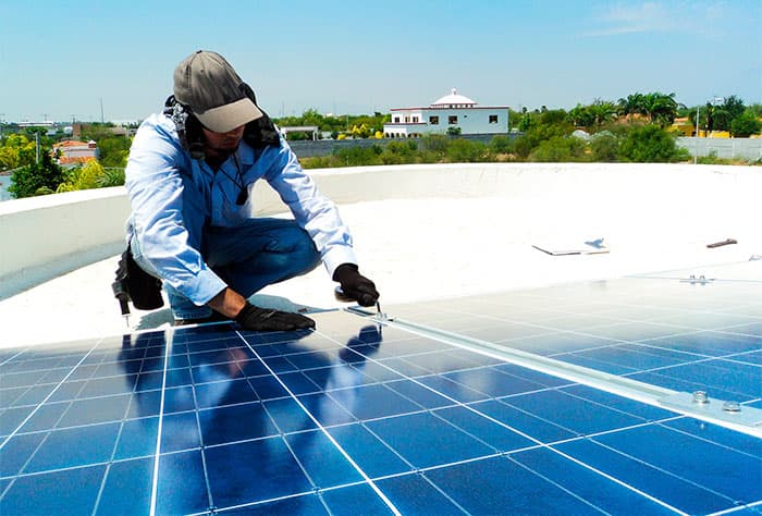 SETOR-DE-GD-SOLAR-DEVE-CONTRATAR-109-MIL-PROFISSIONAIS-NO-BRASIL-EM-2025