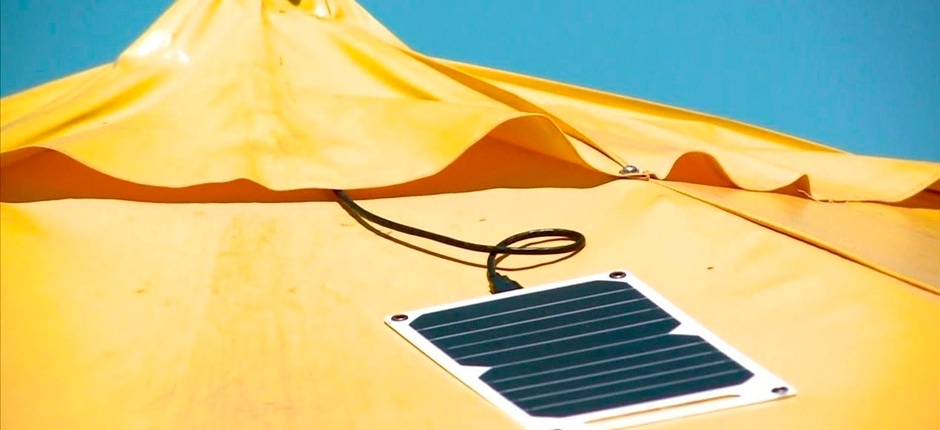 CADEIRA DE RODAS MOVIDA A ENERGIA SOLAR É NOVA APOSTA PARA USUÁRIOS APROVEITAREM A PRAIA