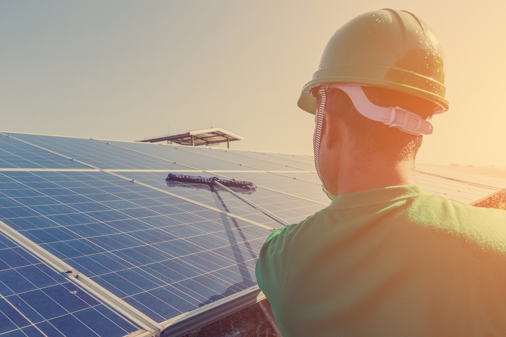 Como lavar placa solar