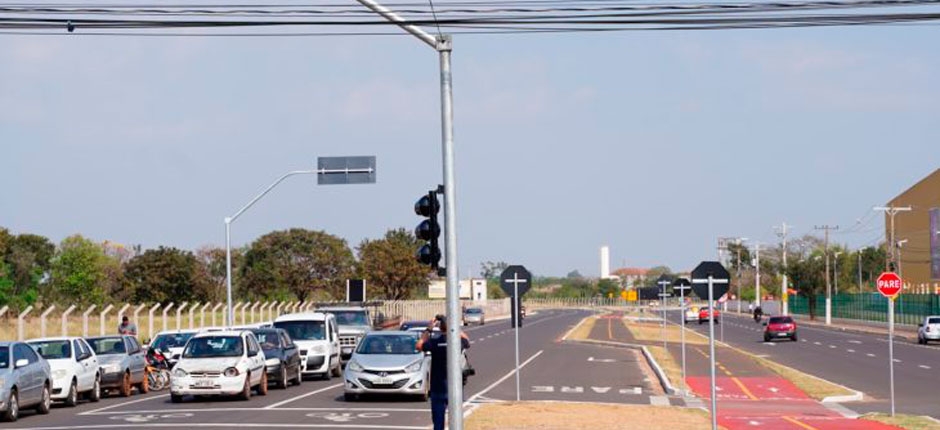 GOVERNO-DO-MS-LANCA-LICITACAO-PARA-ILUMINAR-AVENIDA-COM-ENERGIA-SOLAR