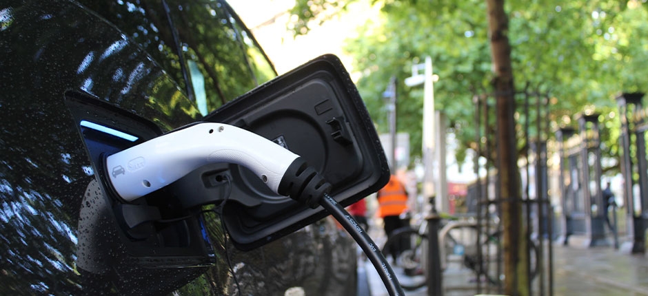 NUMERO-DE-EMPREGOS-NO-SETOR-DE-CARROS-ELETRICOS-CRESCEU-26-NOS-EUA-EM-2021