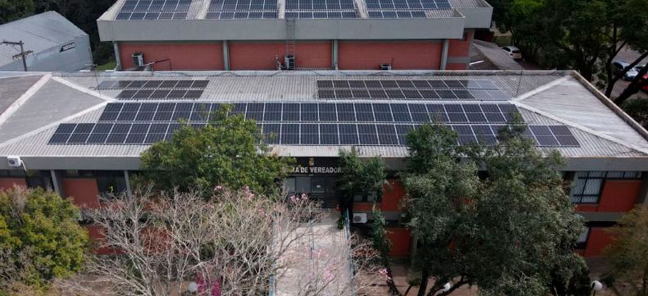 CAMARA-MUNICIPAL-DE-PASSO-FUNDO-RS-INSTALA-SISTEMA-DE-GERACAO-DE-ENERGIA-SOLAR