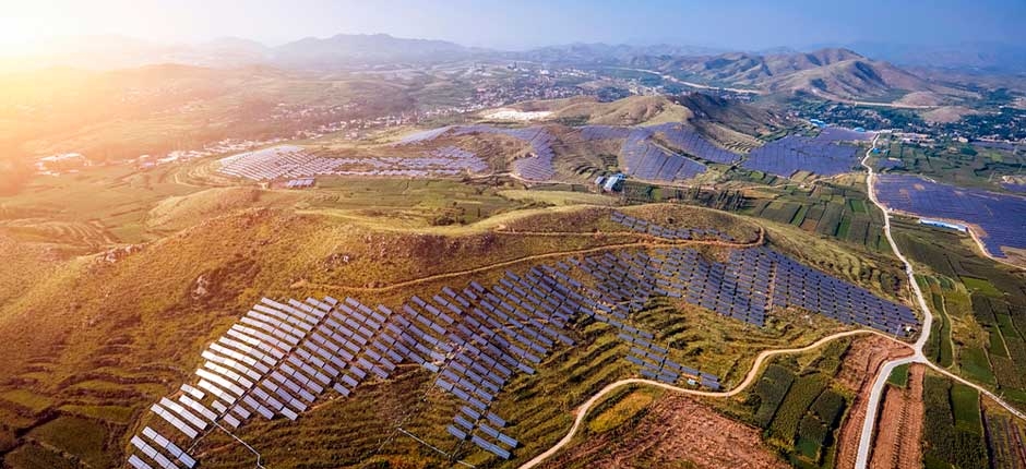 CHINA-ATINGE-470-GW-DE-ENERGIA-SOLAR-NO-PRIMEIRO-SEMESTRE-DE-2023