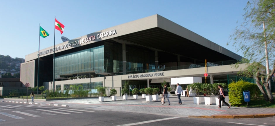 ASSEMBLEIA-LEGISLATIVA-DE-SANTA-CATARINA-INSTALA-USINA-DE-ENERGIA-SOLAR