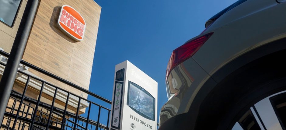 BURGER-KING-INICIA-IMPLANTACAO-DE-ESTACOES-DE-RECARGA-DE-VEICULOS-ELETRICOS-NO-BRASIL