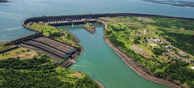foto aérea da Usina Hidrelétrica de Itaipu Binacional