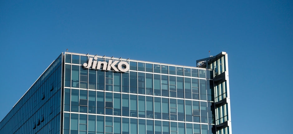JINKO-SOLAR-PREVE-QUEDA-NOS-PRECOS-DE-PAINEIS-SOLARES-E-DEMANDA-GLOBAL-AQUECIDA-EM-2023