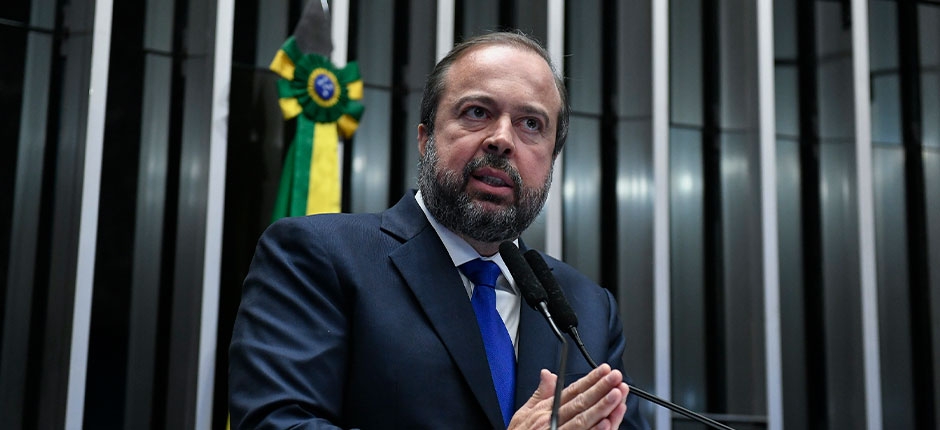 ABSOLAR-AVALIA-POSITIVAMENTE-NOME-DE-ALEXANDRE-SILVEIRA-NO-COMANDO-DO-MME