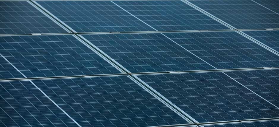 DEMANDA-GLOBAL-POR-ENERGIA-SOLAR-SUPERA-EXPECTATIVAS-NO-PRIMEIRO-SEMESTRE