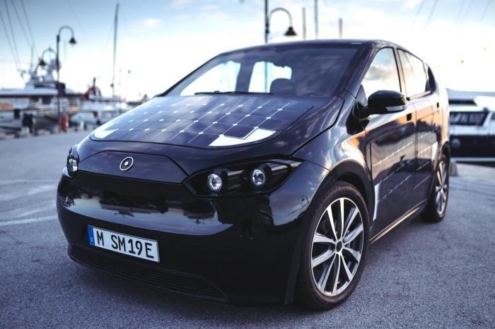 SONO MOTORS LANÇA CARRO ELÉTRICO COBERTO COM PAINÉIS SOLARES