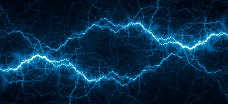 raios brilhantes da cor azul parecendo com relâmpagos e descarga elétrica