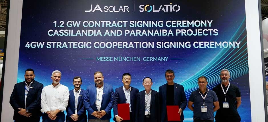 JA-SOLAR-FORNECERA-PAINEIS-SOLARES-PARA-USINA-DE-1-2-GW-DA-SOLATIO-NO-BRASIL