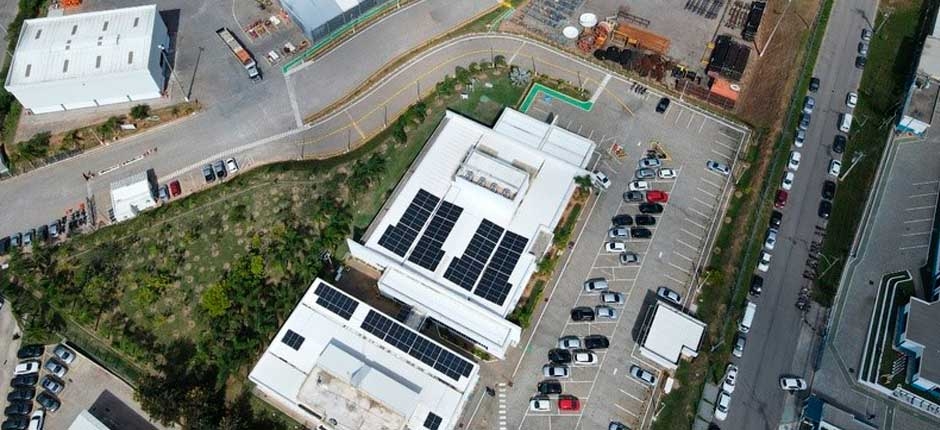 EMPRESA-DE-PETROLEO-INSTALA-PAINEIS-SOLARES-EM-BASE-OPERACIONAL-NO-RIO-DE-JANEIRO