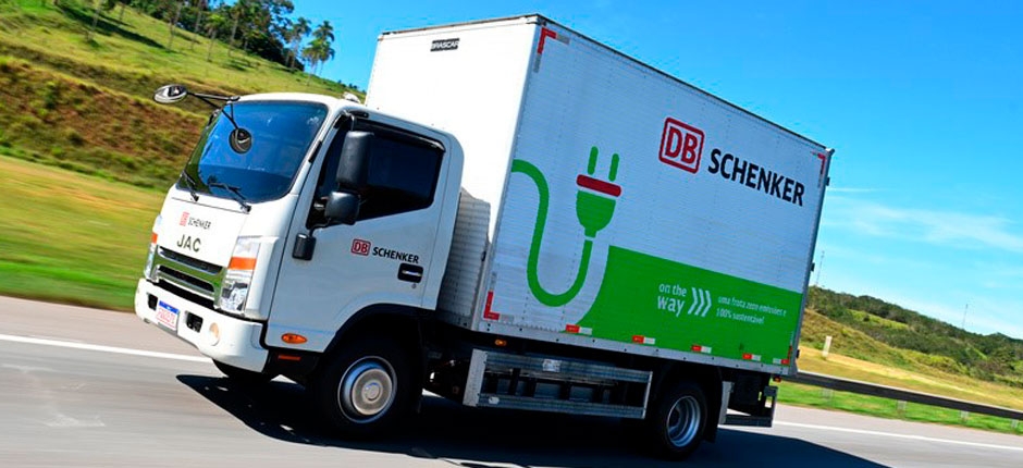 DB SCHENKER ADOTA CAMINHÕES ELÉTRICOS PARA ENTREGAS EM SP E RJ