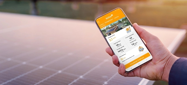 cliente monitorando a energia vinda do kit de painel solar