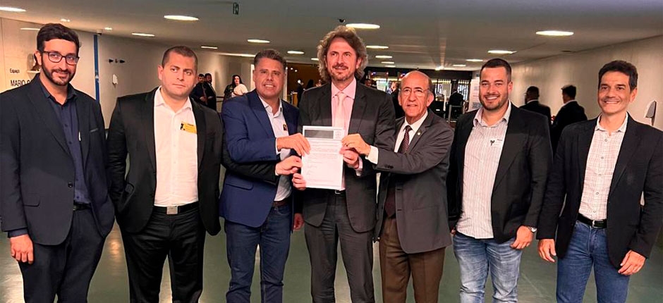 CAMARA-RECEBE-DOCUMENTO-SOBRE-REGULAMENTACAO-IRREGULAR-DA-LEI-14.300