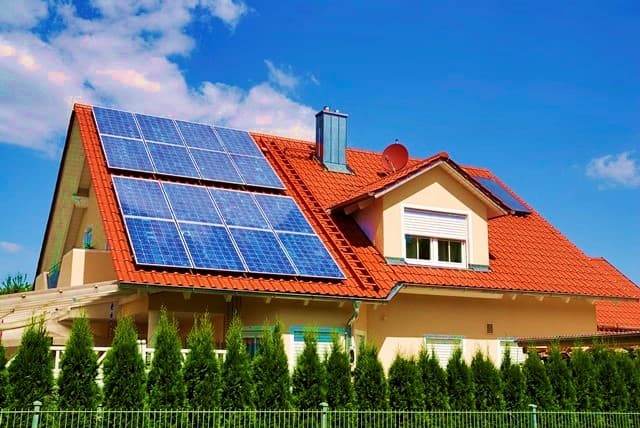 CALIFÓRNIA, EUA, PASSA A EXIGIR A INSTALAÇÃO DE PAINÉIS DE ENERGIA SOLAR EM NOVAS RESIDÊNCIAS