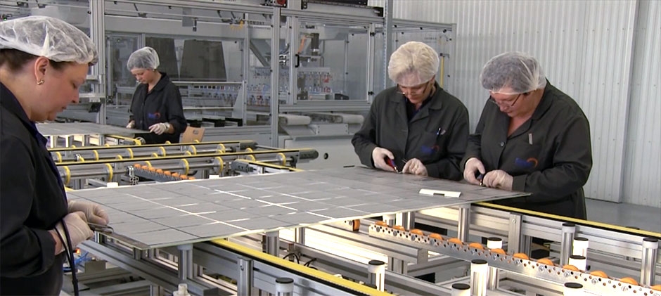 Passo 5 – Interconexão Manual e Posicionamento do EVA e Backsheet